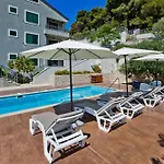 Luxurious Apartments Maslina With Beach